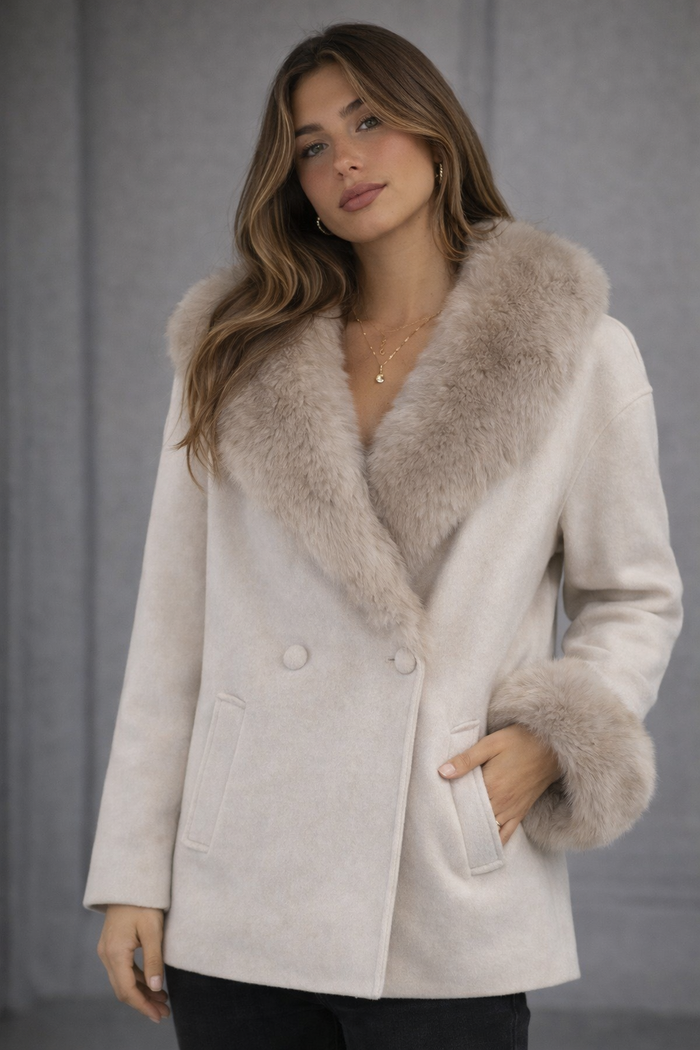 Abrigo corto para mujer con cuello de piel – Elegante y cálido | Kprichic